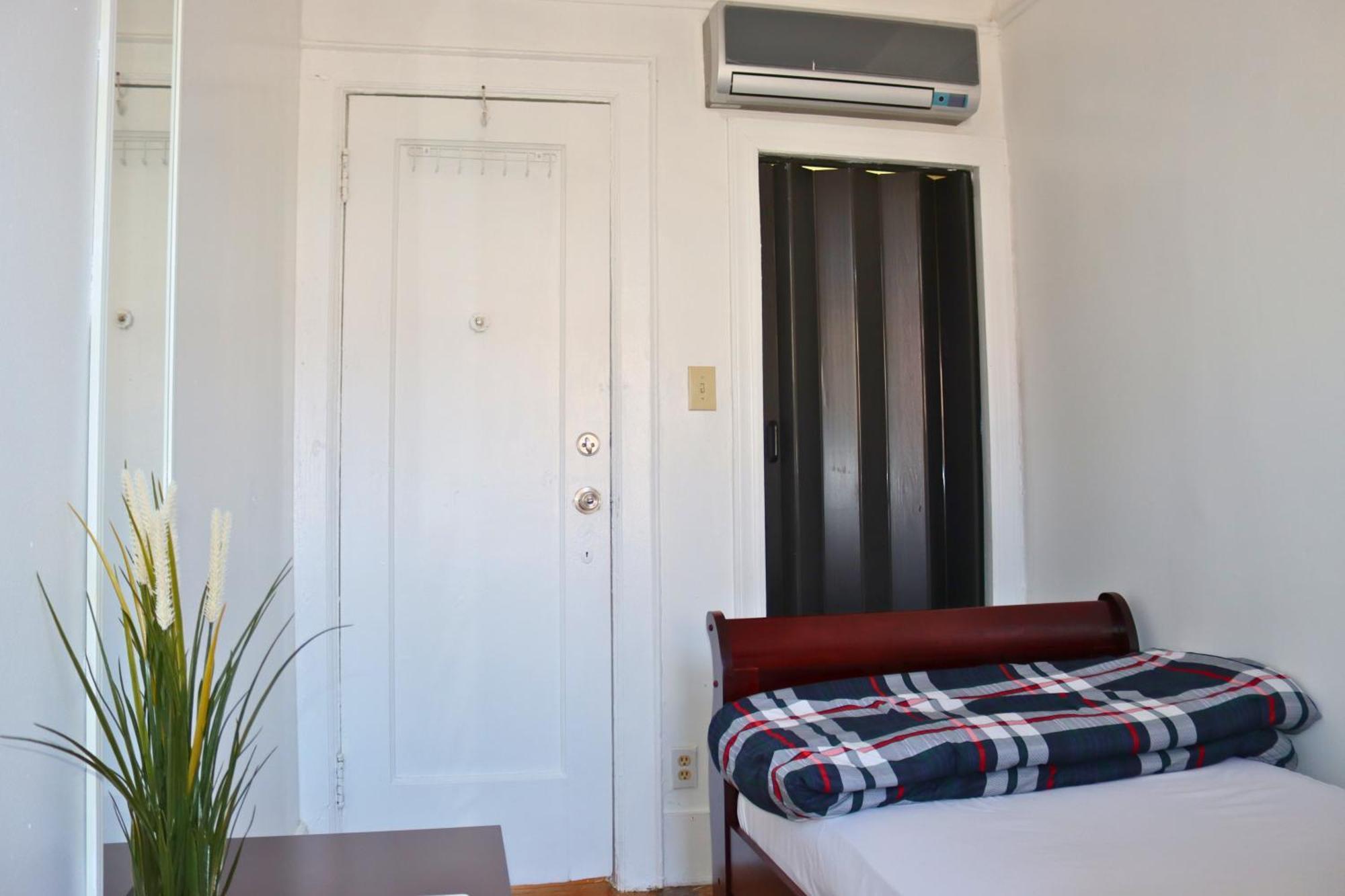 Klo Guest House นิวยอร์ก ภายนอก รูปภาพ